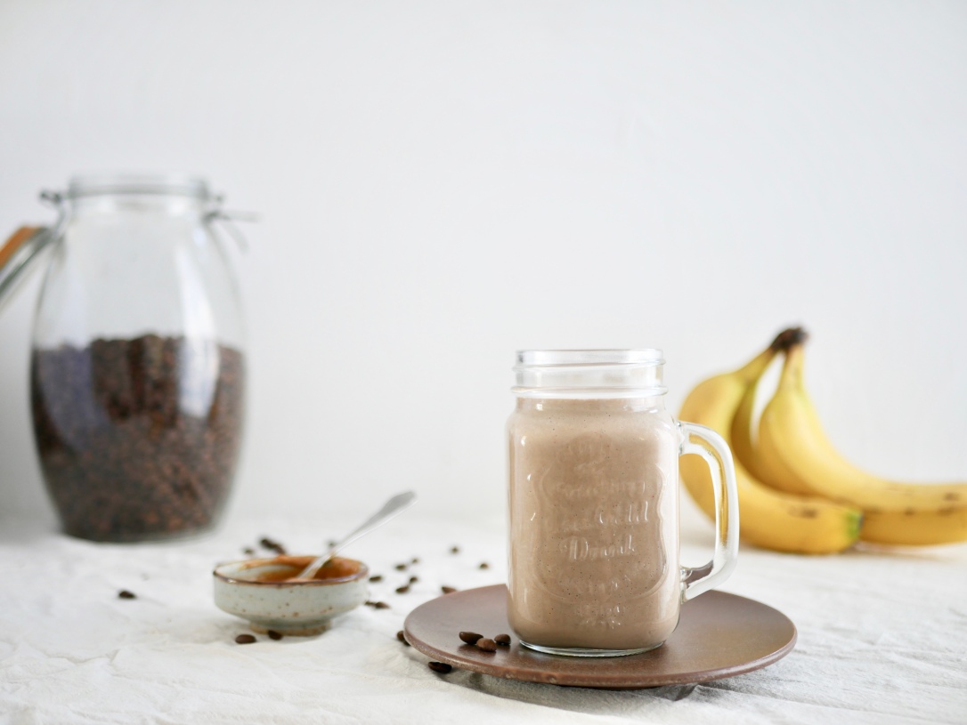 fullsizeoutput_44fcOvernight oats ontbijtshake met banaan, koffie en pindakaas || cookedbyrenske