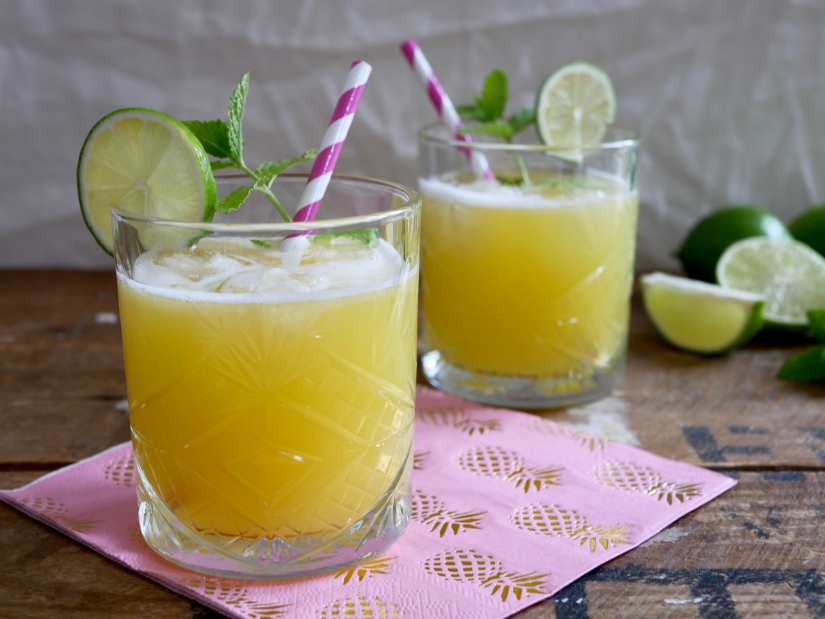 Verfrissende alcoholvrije ananas cocktail || cookedbyrenske